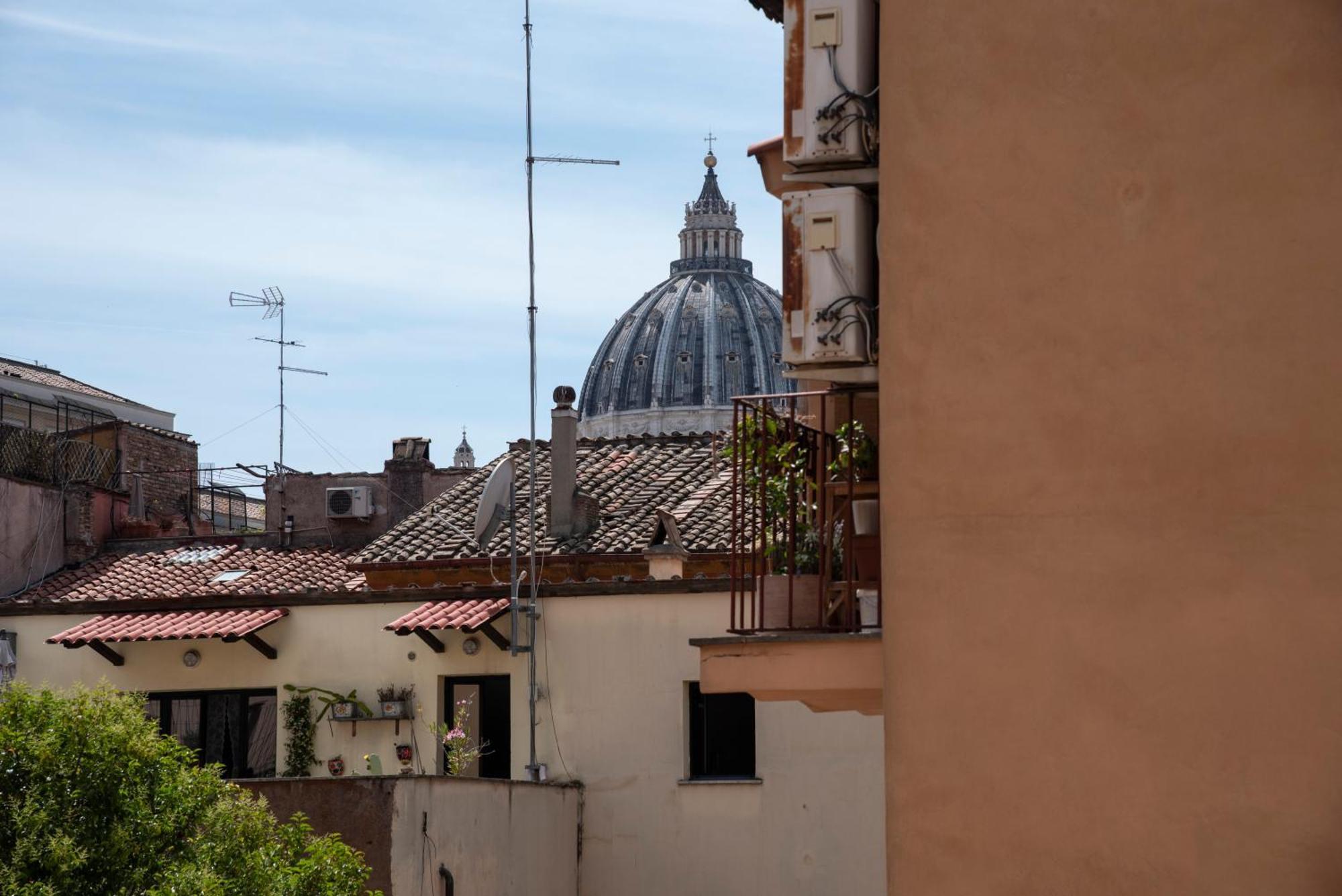 Vatican Boutique Apartment With St Peters Dome View โรม ภายนอก รูปภาพ